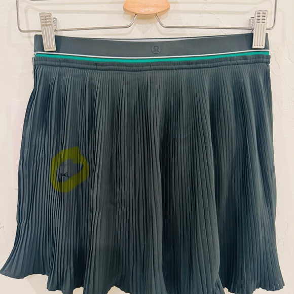 Lululemon Logo-Waist Micro Pleat Tennis Skirt- XS in Rainforest Green NEW - Picture 3 of 5